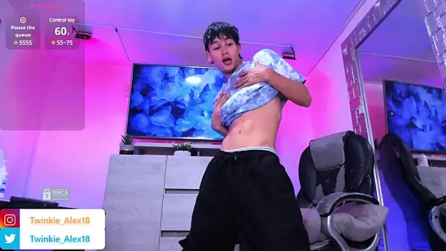 Twinkie-Alex18 online show from 12-18-24, 09:18