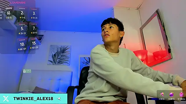 Twinkie-Alex18 online show from 02-06-25, 09:06