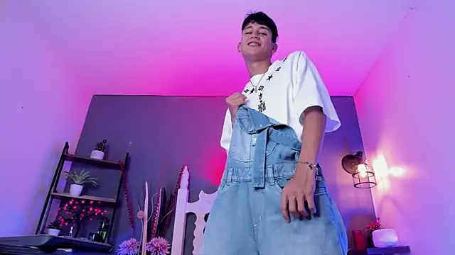 Twinkie-Alex18 online show from 02-26-25, 09:09