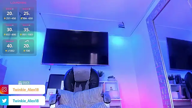 Twinkie-Alex18 online show from 03-10-25, 09:29