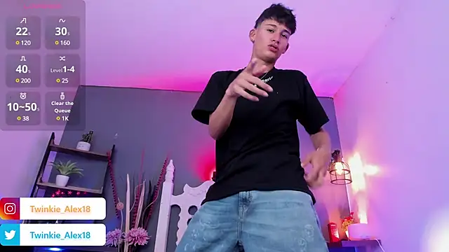 Twinkie-Alex18 online show from 03-04-25, 09:22
