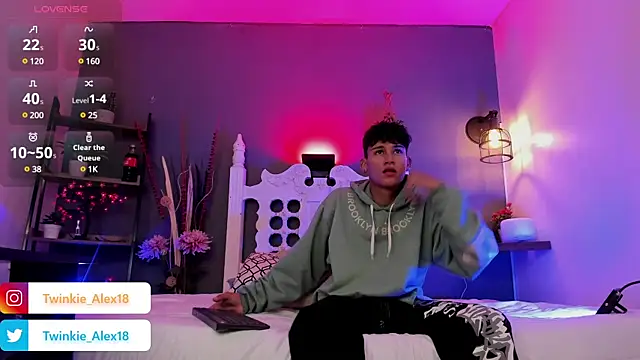 Twinkie-Alex18 online show from 02-25-25, 09:04