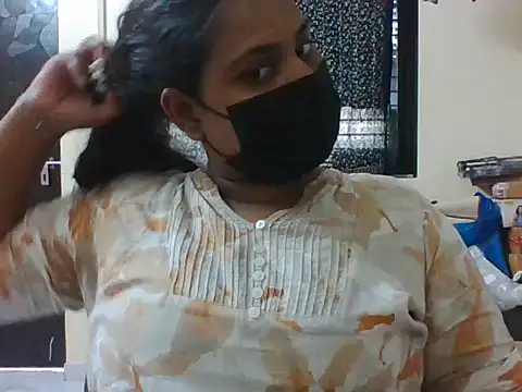 Hotmilfxox online show from 05-18-26, 09:03