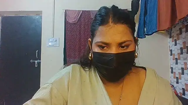 Hotmilfxox online show from 07-04-26, 07:48