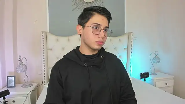 Snapshot of Brandonn_Millerr chatting on 01-03-25, 09:05 Brandonn Millerr online show from 01-03-25, 09:05