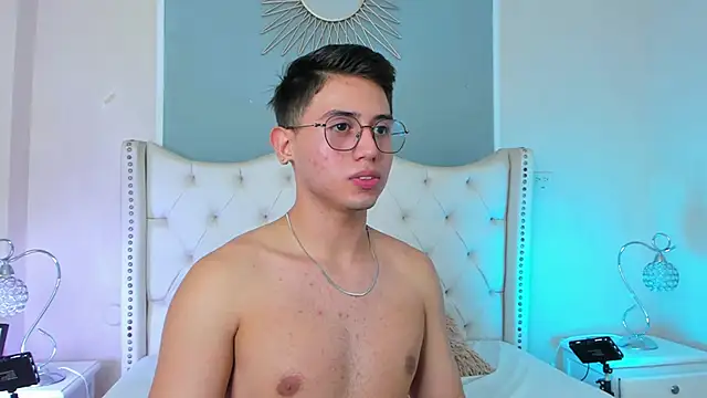 Snapshot of Brandonn_Millerr chatting on 12-06-24, 12:40 Brandonn Millerr online show from 12-06-24, 12:40