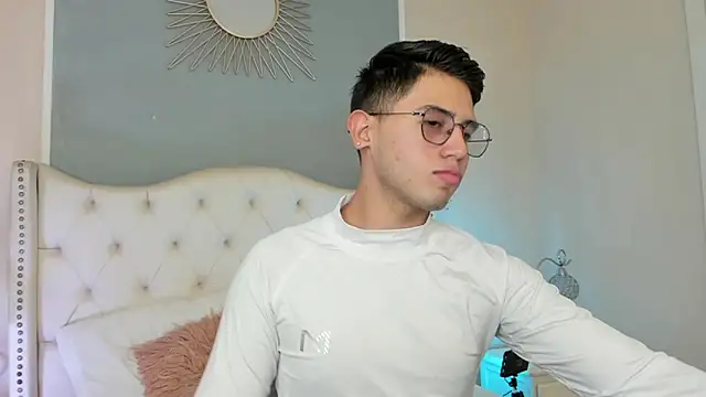 Snapshot of Brandonn_Millerr chatting on 01-22-25, 08:17 Brandonn Millerr online show from 01-22-25, 08:17