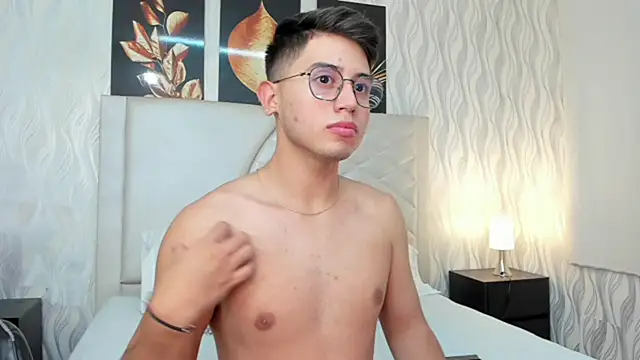 Snapshot of Brandonn_Millerr chatting on 01-12-25, 09:40 Brandonn Millerr online show from 01-12-25, 09:40