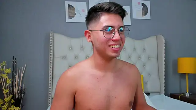 Snapshot of Brandonn_Millerr chatting on 01-07-25, 12:45 Brandonn Millerr online show from 01-07-25, 12:45