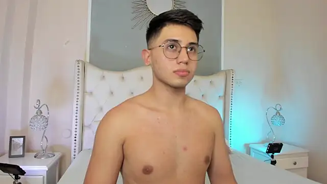 Snapshot of Brandonn_Millerr chatting on 01-09-25, 09:05 Brandonn Millerr online show from 01-09-25, 09:05