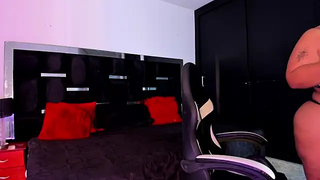 Tasha Sant online show from 10-16-25, 08:17