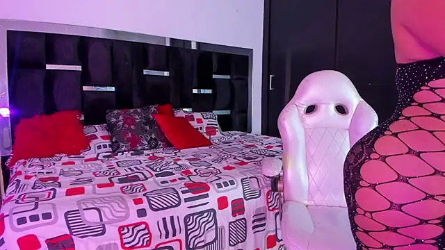 Tasha Sant online show from 11-21-25, 08:08