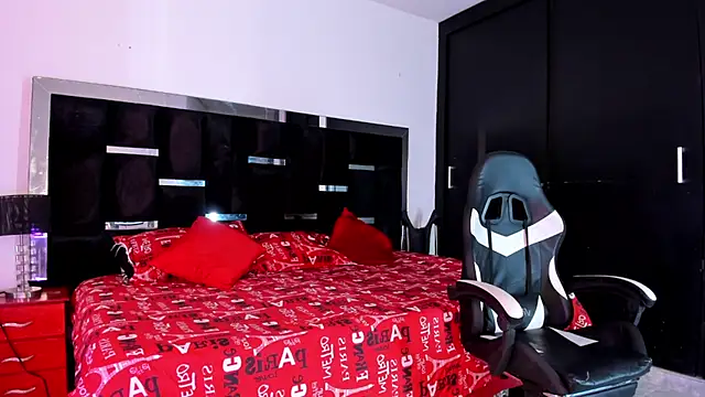 Tasha Sant online show from 10-18-25, 11:40