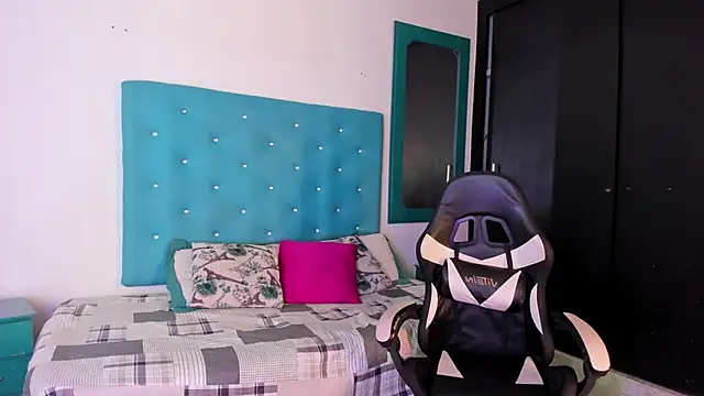 Tasha Sant online show from 09-15-25, 08:48