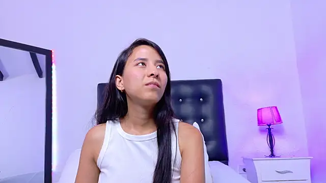 Skinny hottie18 online show from 11-11-25, 08:25