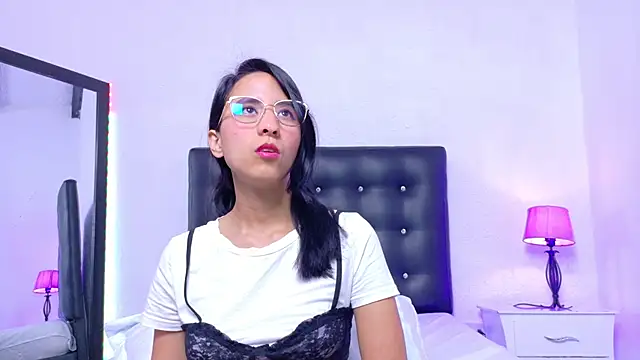 Skinny hottie18 online show from 09-13-25, 01:22