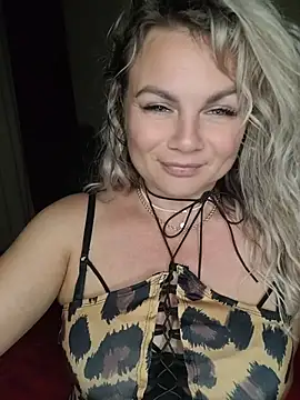 Snapshot of candy_queeen chatting on 07-07-26, 10:02 candy queeen online show from 07-07-26, 10:02