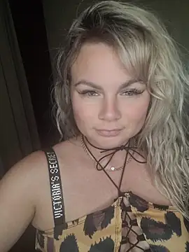Snapshot of candy_queeen chatting on 06-09-26, 10:11 candy queeen online show from 06-09-26, 10:11