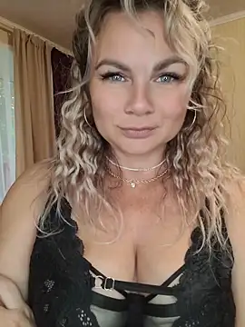 Snapshot of candy_queeen chatting on 07-02-26, 04:40 candy queeen online show from 07-02-26, 04:40
