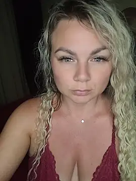 Snapshot of candy_queeen chatting on 07-30-26, 11:04 candy queeen online show from 07-30-26, 11:04