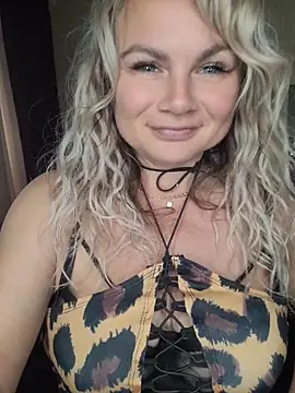 candy queeen online show from 06-03-26, 03:51