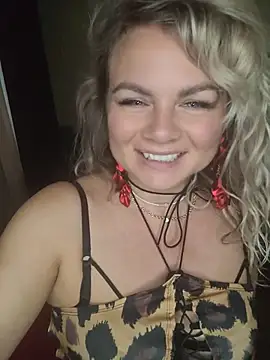Snapshot of candy_queeen chatting on 07-10-26, 04:23 candy queeen online show from 07-10-26, 04:23