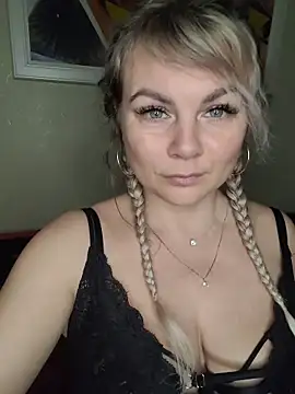 candy queeen online show from 11-26-25, 02:55