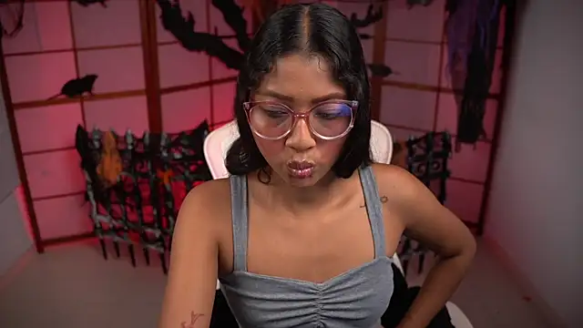 small emilie online show from 10-25-25, 01:12