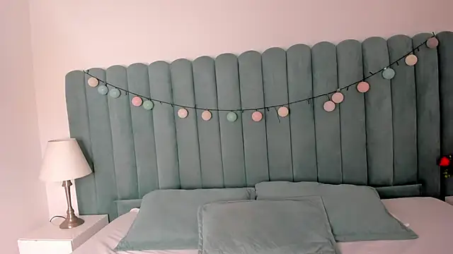 Snapshot of AnnyCherry_ chatting on 03-08-25, 05:43 AnnyCherry  online show from 03-08-25, 05:43