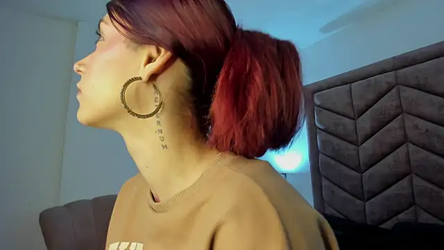 Snapshot of AnnyCherry_ chatting on 03-10-25, 04:46 AnnyCherry  online show from 03-10-25, 04:46