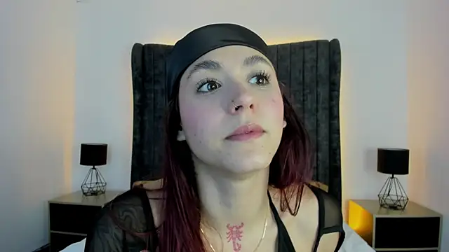 Snapshot of AnnyCherry_ chatting on 09-30-25, 10:05 AnnyCherry  online show from 09-30-25, 10:05