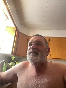 Snapshot of Frenchpoo chatting on 02-13-26, 01:33 Frenchpoo online show from 02-13-26, 01:33