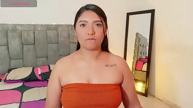 Snapshot of DIANEE_01 chatting on 05-19-26, 11:34 DIANEE 01 online show from 05-19-26, 11:34