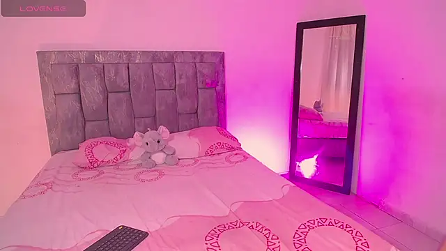 DIANEE 01 online show from 12-20-25, 08:12