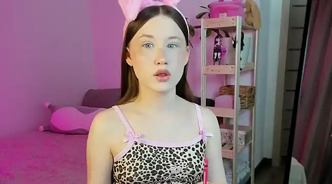 Snapshot of Stella_Sunny chatting on 03-18-25, 12:40 Stella Sunny online show from 03-18-25, 12:40