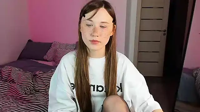Snapshot of Stella_Sunny chatting on 10-01-25, 07:18 Stella Sunny online show from 10-01-25, 07:18