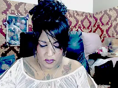 Indiancatz2 online show from 10-26-25, 02:39