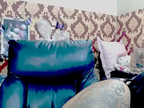 Indiancatz2 online show from 10-23-25, 03:32