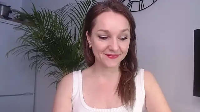 Snapshot of AliciaDesire chatting on 02-05-25, 08:11 AliciaDesire online show from 02-05-25, 08:11
