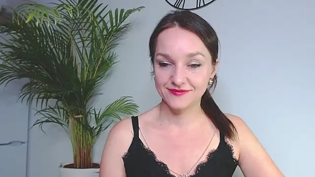Snapshot of AliciaDesire chatting on 12-12-24, 06:31 AliciaDesire online show from 12-12-24, 06:31