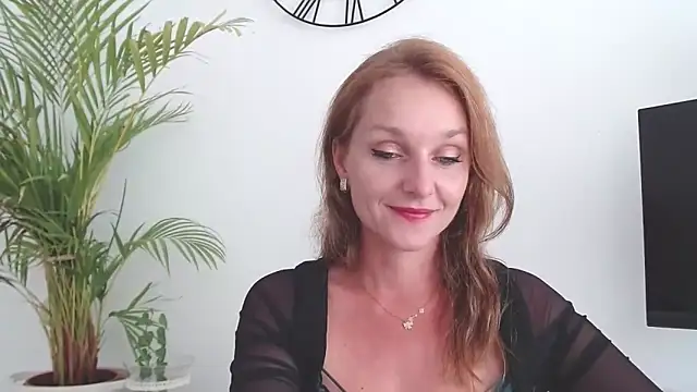 Snapshot of AliciaDesire chatting on 09-09-25, 01:09 AliciaDesire online show from 09-09-25, 01:09