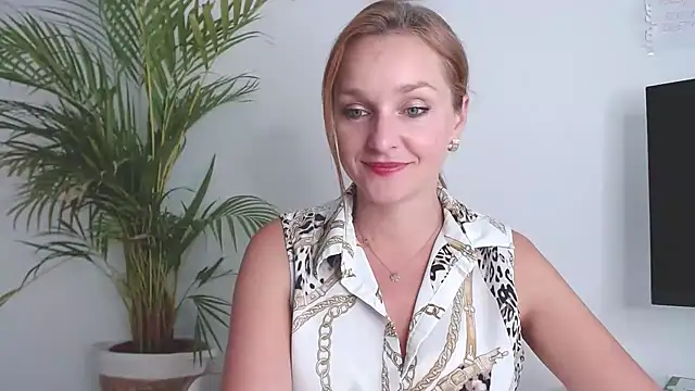 Snapshot of AliciaDesire chatting on 10-15-25, 01:30 AliciaDesire online show from 10-15-25, 01:30