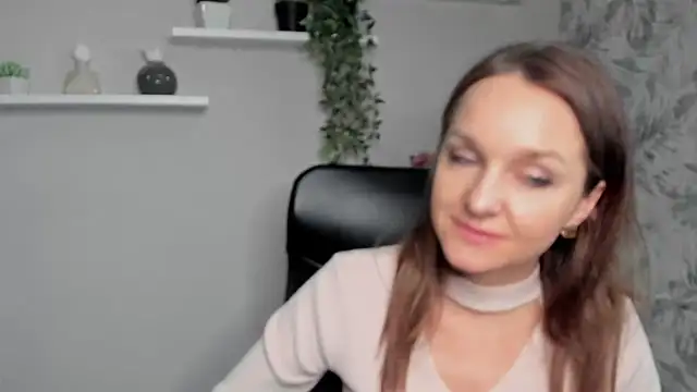 Snapshot of AliciaDesire chatting on 02-20-25, 05:52 AliciaDesire online show from 02-20-25, 05:52