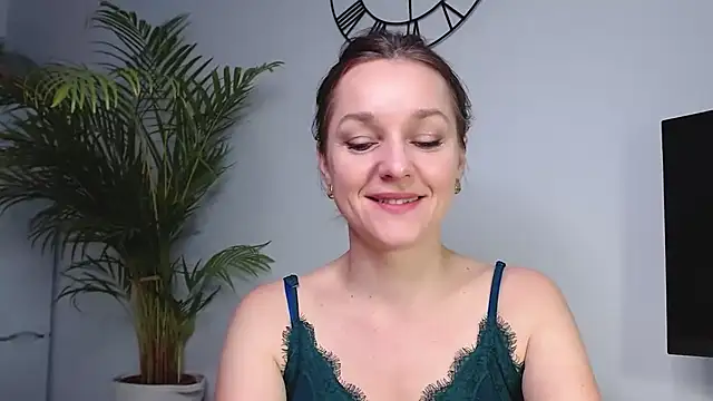 Snapshot of AliciaDesire chatting on 01-16-25, 08:00 AliciaDesire online show from 01-16-25, 08:00