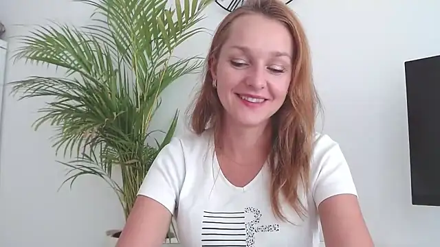 Snapshot of AliciaDesire chatting on 10-20-25, 01:00 AliciaDesire online show from 10-20-25, 01:00