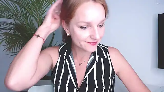 Snapshot of AliciaDesire chatting on 09-30-25, 05:57 AliciaDesire online show from 09-30-25, 05:57