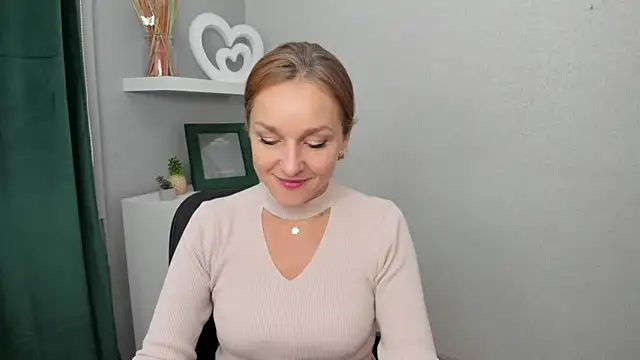 Snapshot of AliciaDesire chatting on 10-22-25, 05:40 AliciaDesire online show from 10-22-25, 05:40