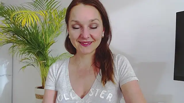 Snapshot of AliciaDesire chatting on 03-18-25, 03:44 AliciaDesire online show from 03-18-25, 03:44