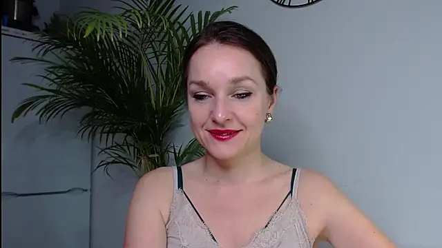 Snapshot of AliciaDesire chatting on 12-19-24, 03:30 AliciaDesire online show from 12-19-24, 03:30