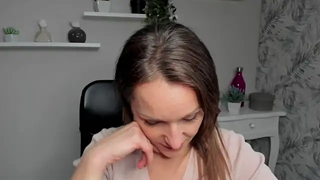 Snapshot of AliciaDesire chatting on 02-20-25, 02:46 AliciaDesire online show from 02-20-25, 02:46